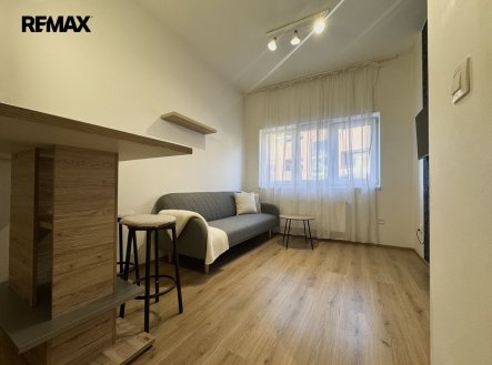 Pronájem bytu, 1+kk, 40 m²