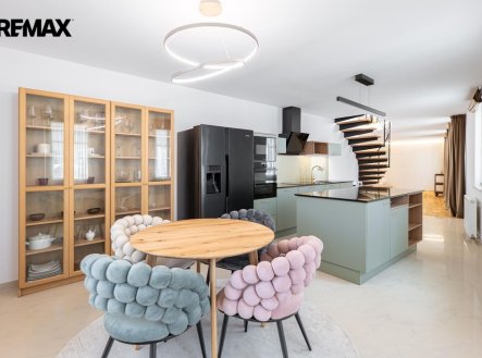 Pronájem bytu, 4+kk, 149 m² obrázek