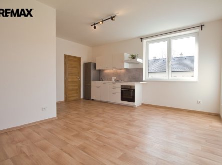 Pronájem bytu, 1+kk, 32 m²