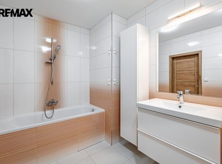 Pronájem bytu, 3+kk, 66 m²