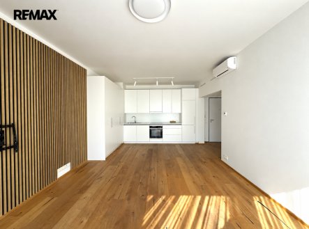 Pronájem bytu, 2+kk, 67 m²