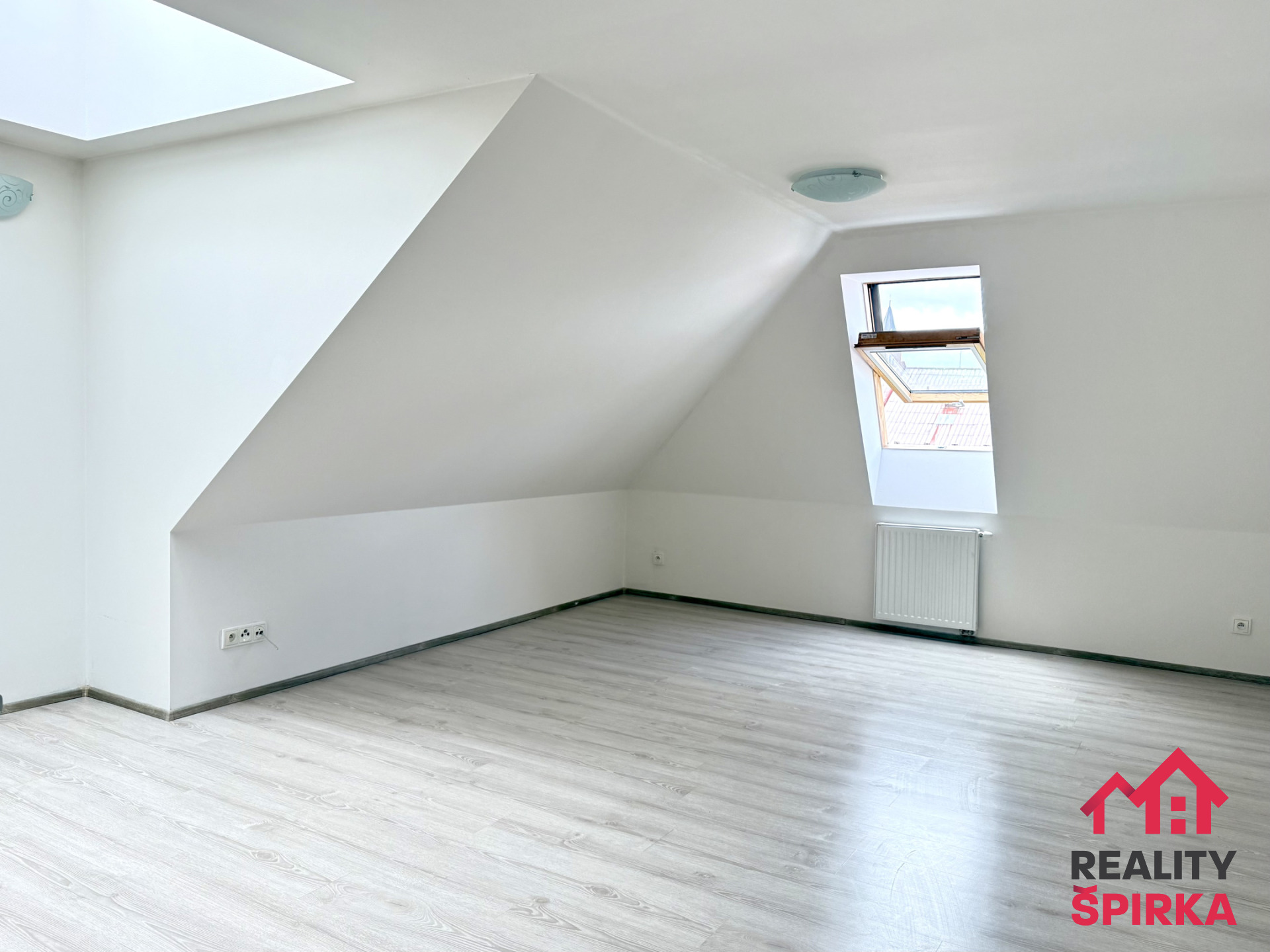 Pronájem bytu 1+kk, 39,20 m2, náměstí Míru, Svitavy
