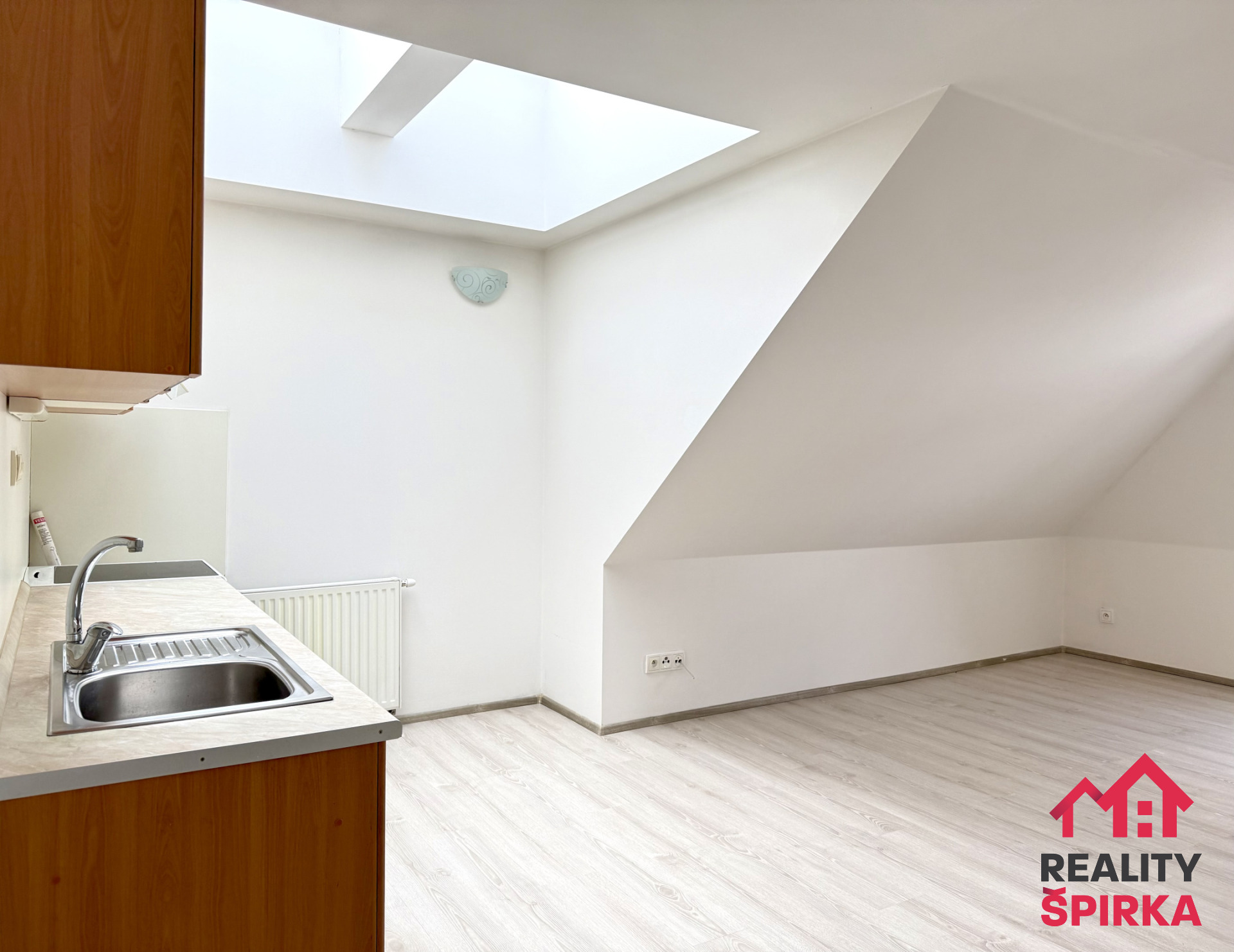 Pronájem bytu 1+kk, 39,20 m2, náměstí Míru, Svitavy