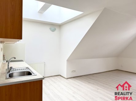 Pronájem bytu, 1+kk, 39 m²