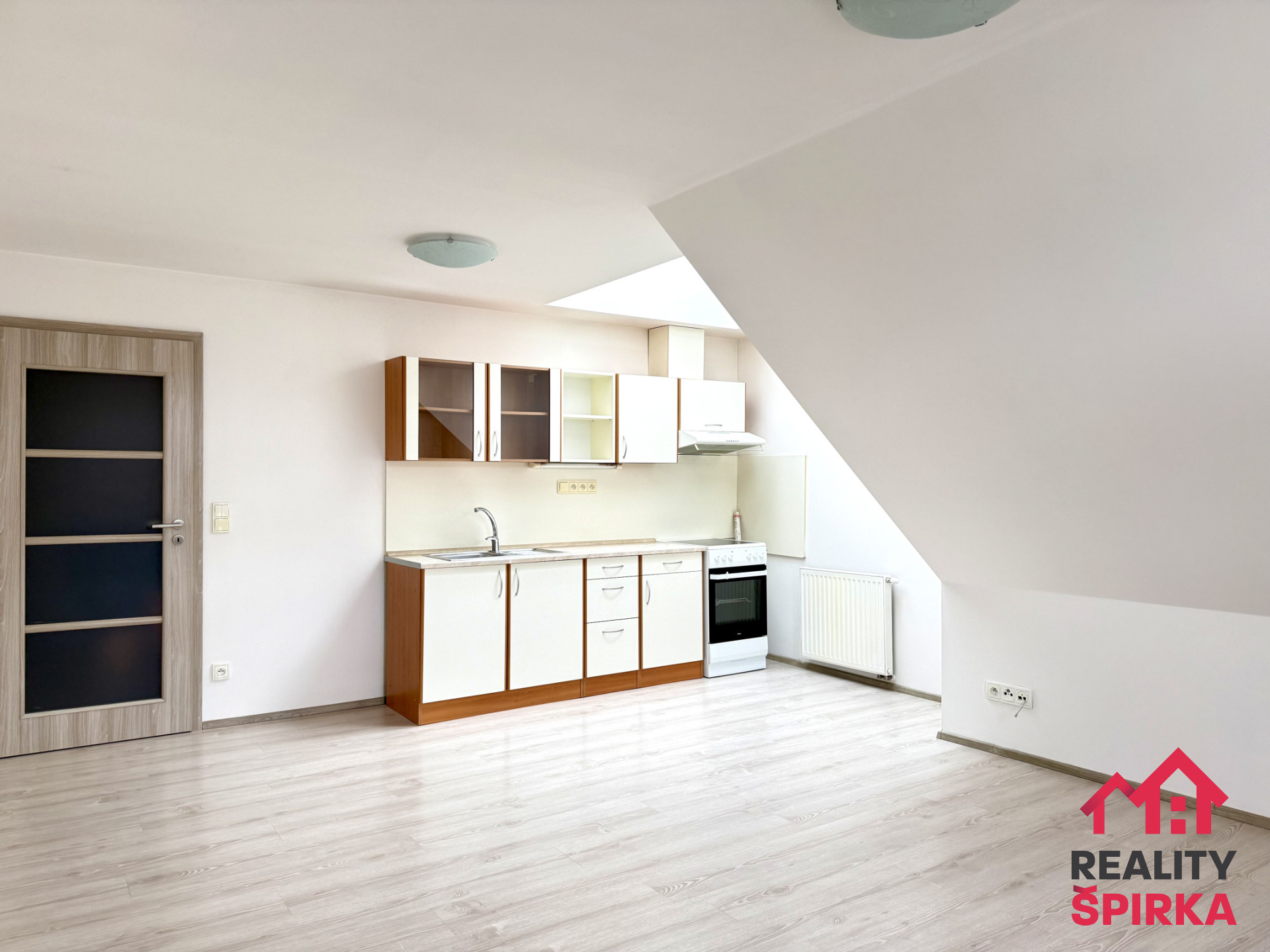 Pronájem bytu 1+kk, 39,20 m2, náměstí Míru, Svitavy