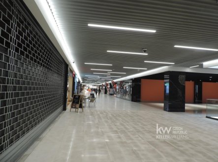Pronájem obchodní prostory, 326 m²