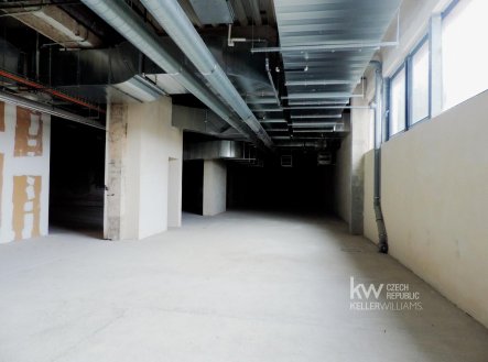 Pronájem obchodní prostory, 326 m²