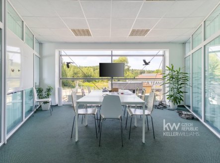 Pronájem skladu, 700 m²
