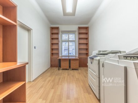 Pronájem obchodní prostory, 270 m²