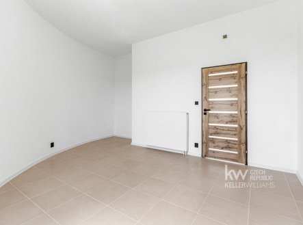 Pronájem obchodní prostory, 1 073 m²