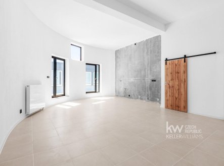 Pronájem obchodní prostory, 1 073 m²