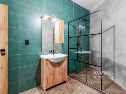 Pronájem obchodní prostory, 1 073 m²