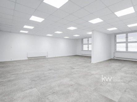 Pronájem kanceláře, 1 073 m²
