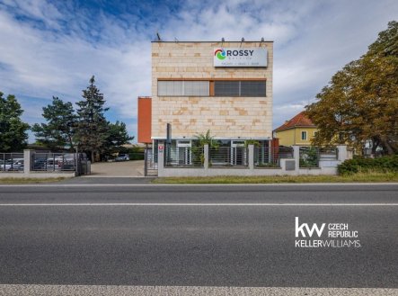 Pronájem kanceláře, 325 m²
