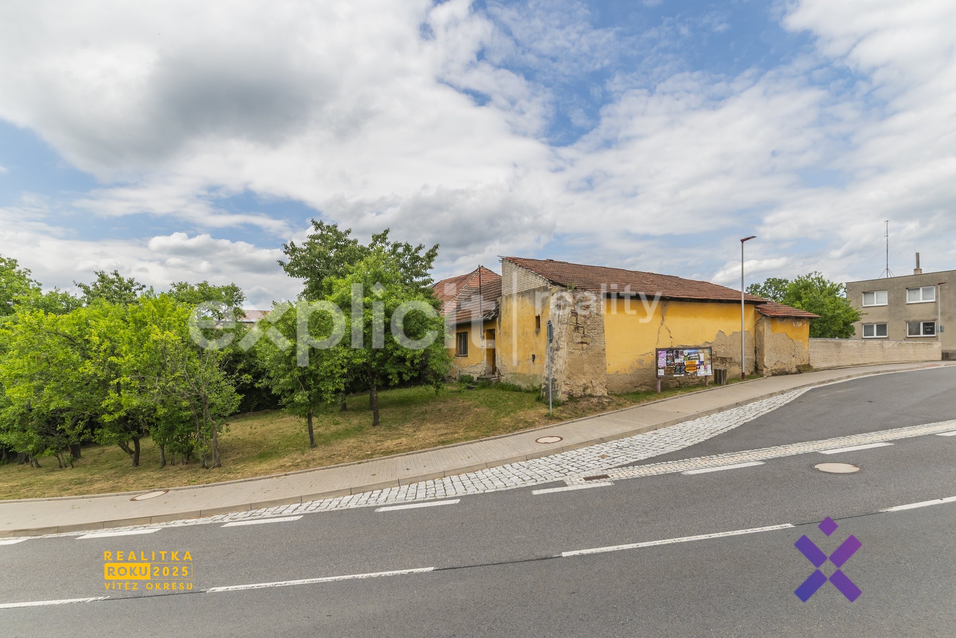 Filip Hladiš realitní makléř Prodej pozemku 739 m² s domem 135 m² určeným k demolici - Velký Ořechov