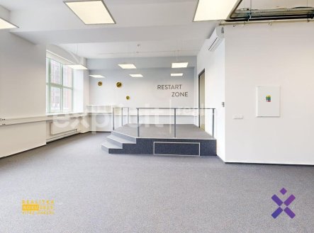 Pronájem kanceláře, 421 m²