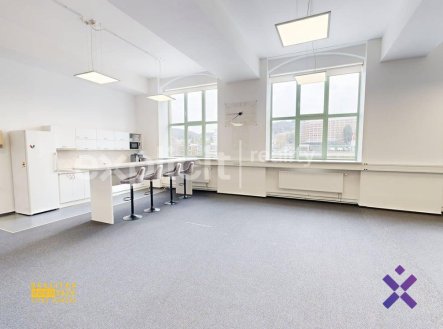 Pronájem kanceláře, 421 m²