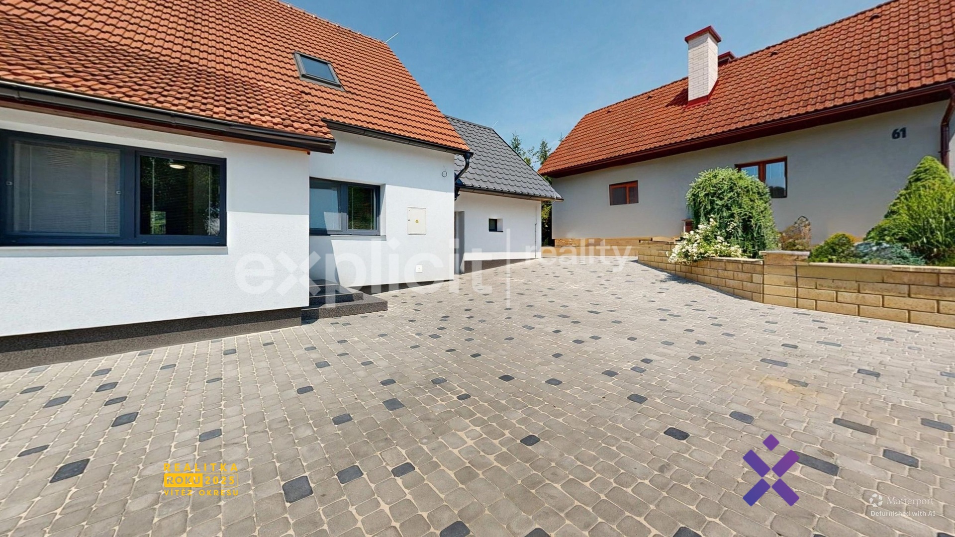 Pronajem-kompletne-zrekonstruovaneho-rodinneho-domu-5kk-se-zahradou-Luzna-okres-Vsetin-Garage-Defurn