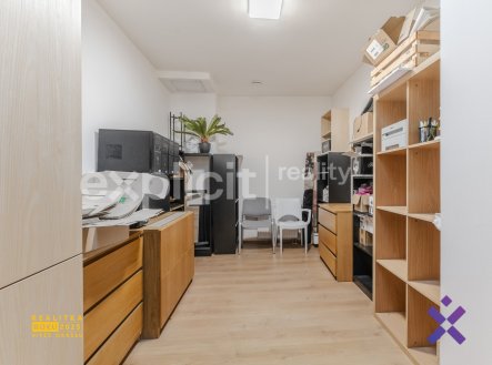 Pronájem obchodní prostory, 107 m²