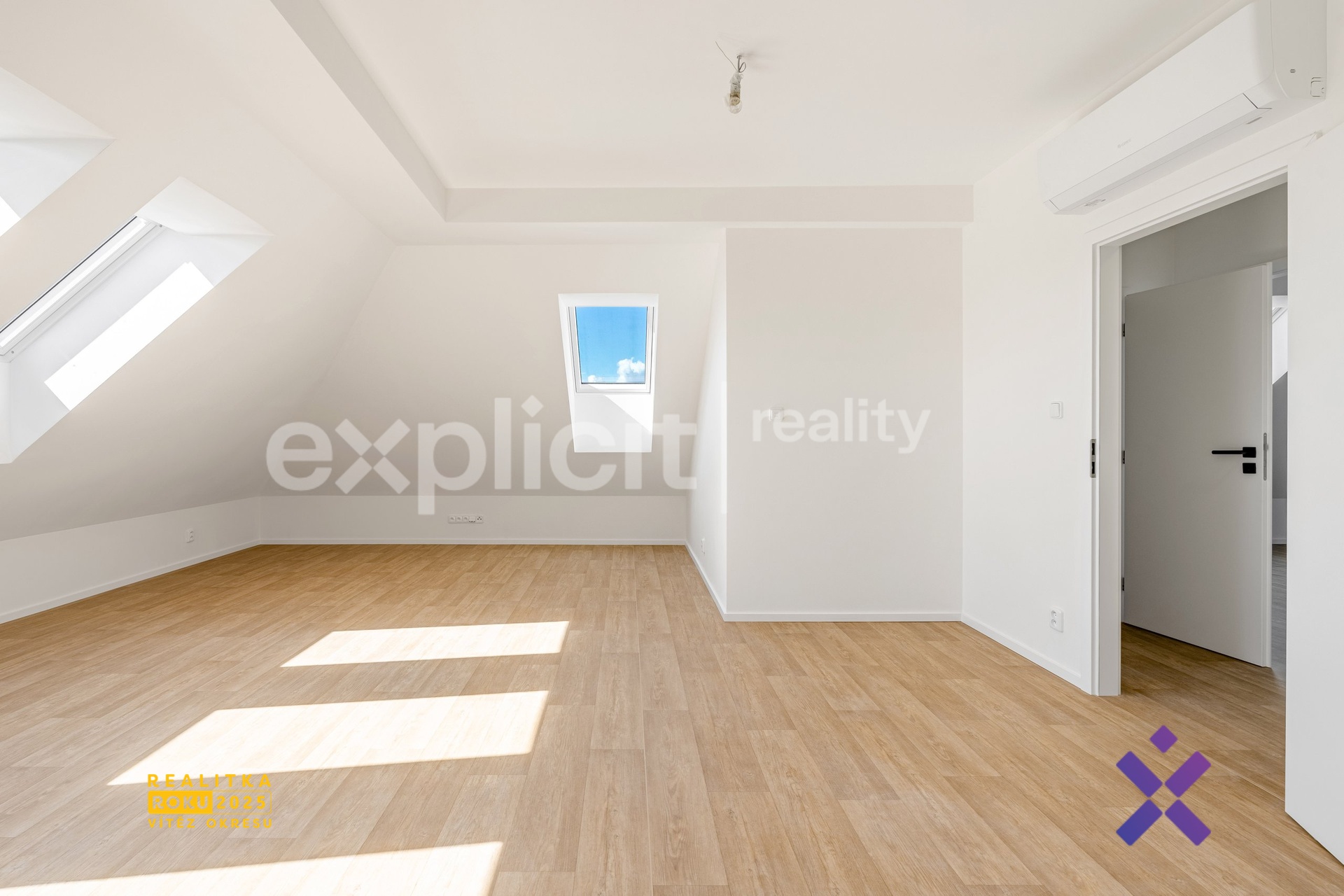 Tomáš Batík, Explicit Reality, Pronájem bytu 3+kk, 94 m²; Hostovlice