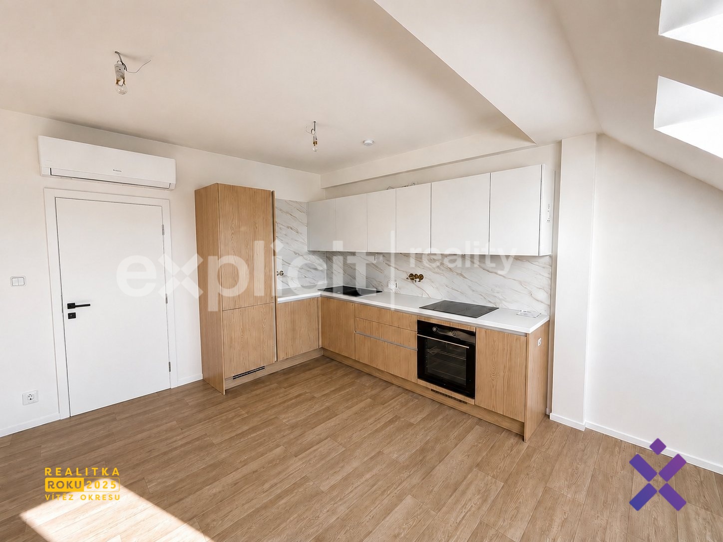 Tomáš Batík, Explicit Reality, Pronájem bytu 3+kk, 94 m²; Hostovlice
