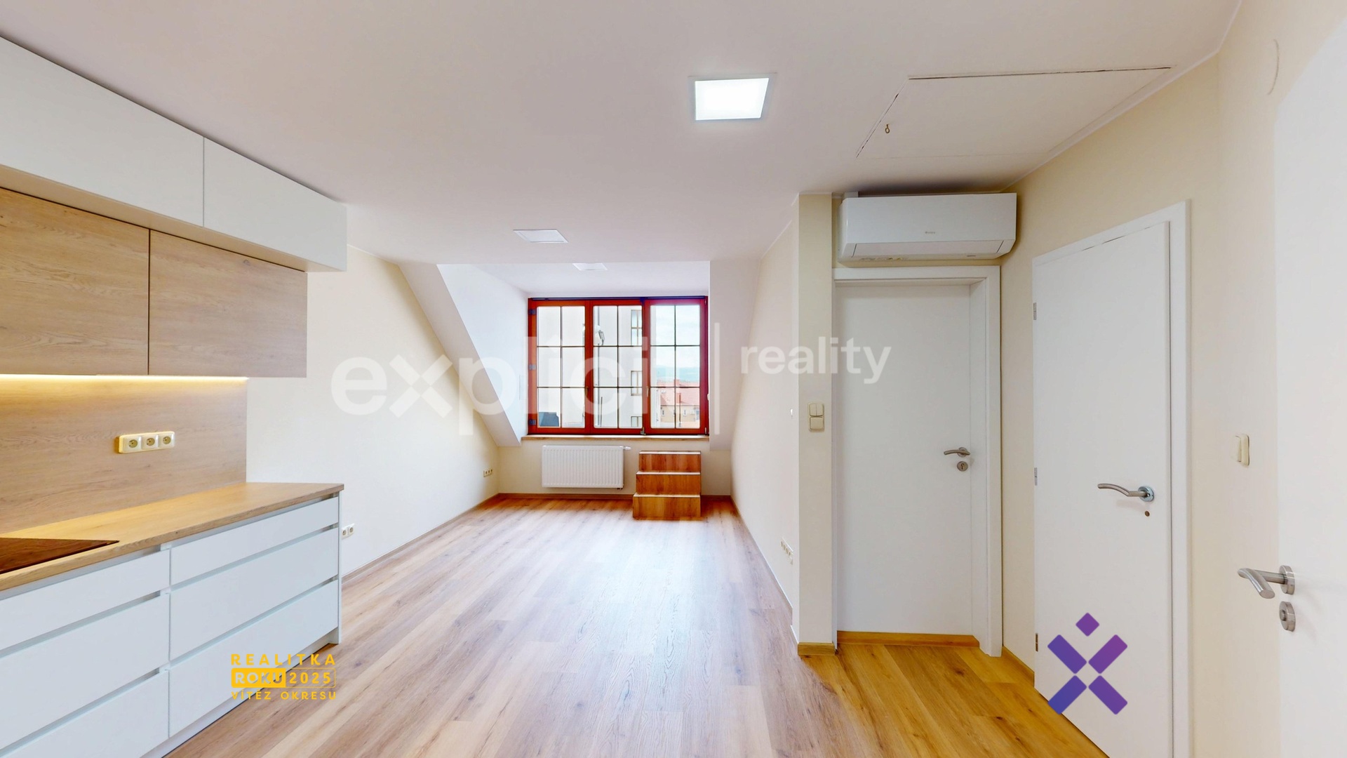 Pronájem bytu 2+kk 47 m² - Masarykovo náměstí, Uherský Brod