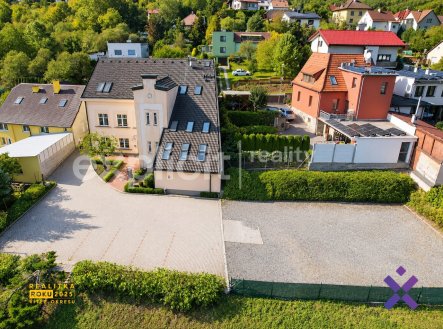 Pronájem kanceláře, 460 m²
