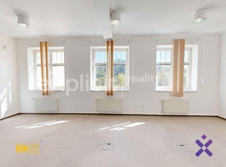 Pronájem kanceláře, 460 m²