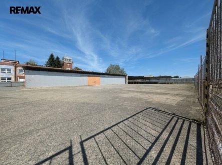 betonová plocha ... | Pronájem - skladovací prostor, 1 750 m²