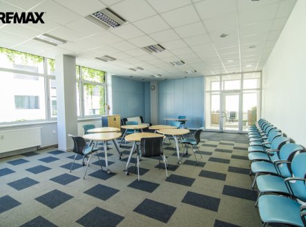 Pronájem obchodní prostory, 81 m²