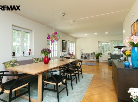 Pronájem domu/vily, 302 m²