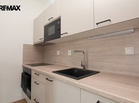 Pronájem bytu, 1+kk, 32 m²