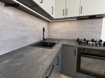 Pronájem bytu, 3+kk, 56 m²