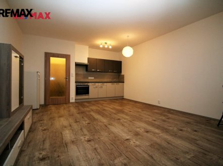 Pronájem bytu, 1+kk, 38 m²