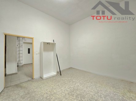 Pronájem kanceláře, 400 m²