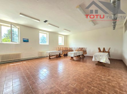 Pronájem kanceláře, 400 m²