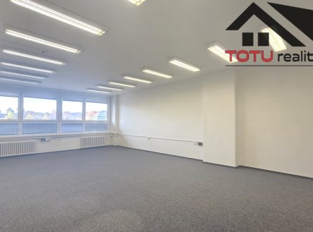 Pronájem kanceláře, 61 m²