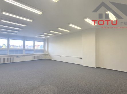 Pronájem kanceláře, 61 m²
