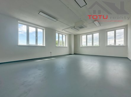 Pronájem kanceláře, 142 m²