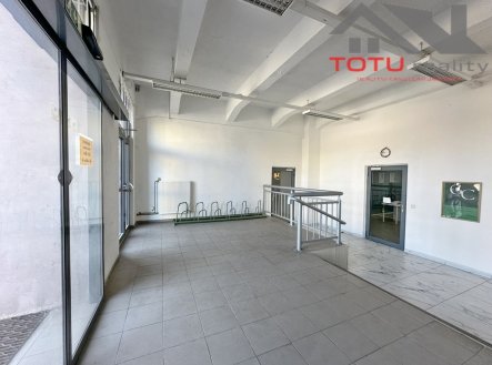 Pronájem obchodní prostory, 200 m²