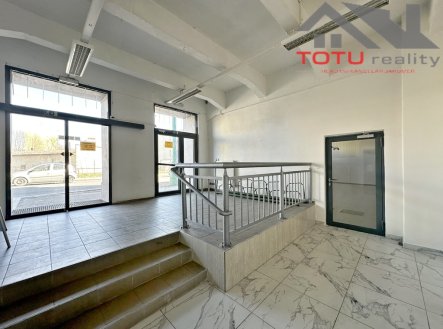 Pronájem obchodní prostory, 200 m²