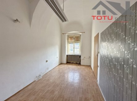 Pronájem obchodní prostory, 82 m²