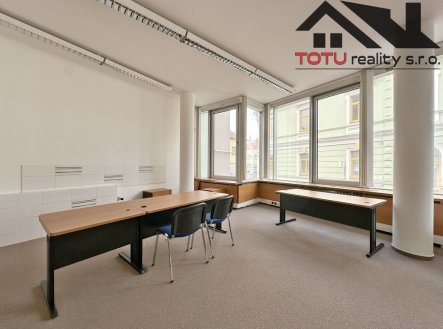 Pronájem kanceláře, 71 m²