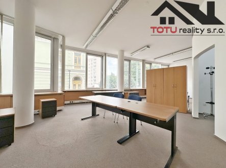 Pronájem kanceláře, 71 m²