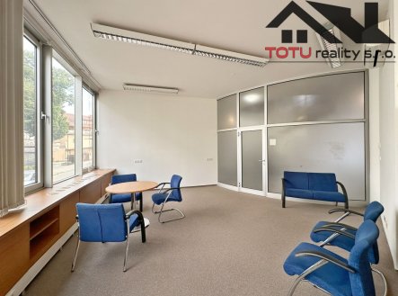 Pronájem kanceláře, 71 m²