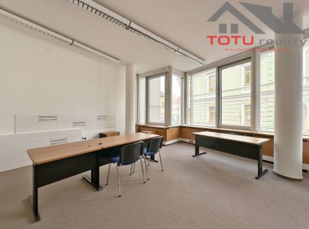 Pronájem kanceláře, 71 m²