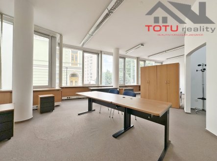 Pronájem kanceláře, 71 m²
