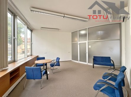 Pronájem kanceláře, 71 m²