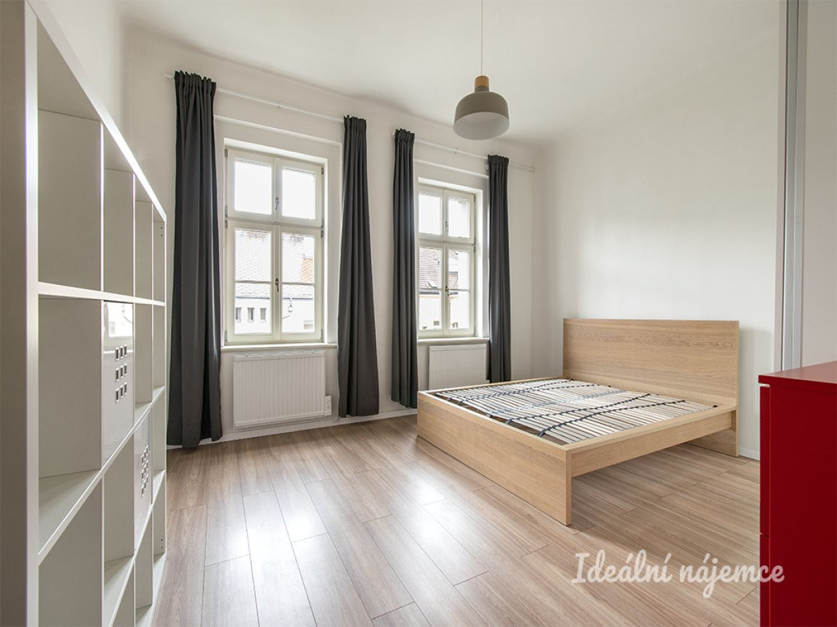 Pronájem bytu 1+kk, Hybešova, Karlín, 21600 Kč/měs, 33 m2