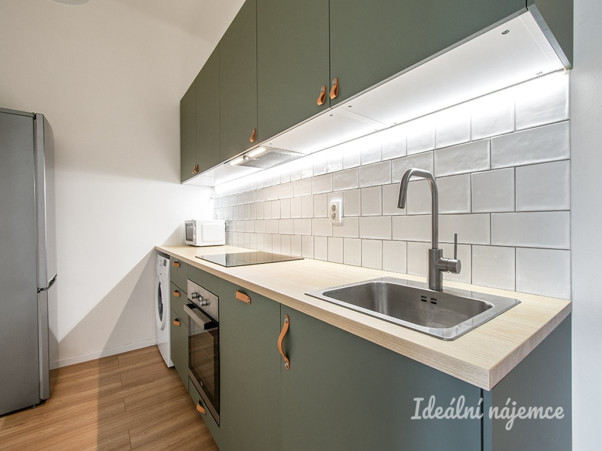 Pronájem bytu 1+kk, Hybešova, Karlín, 21600 Kč/měs, 33 m2